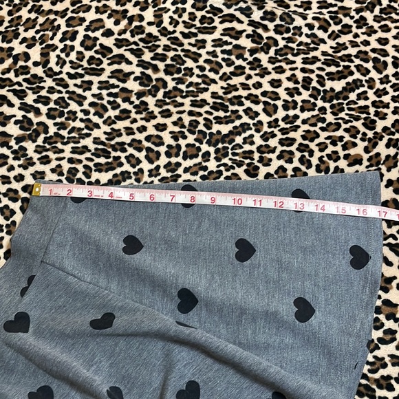 H&M Grey Hearts 🖤 Skater Skirt Medium Pleated Stretch Zipper Black Prep Summer - Picture 3 of 12